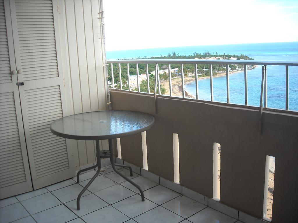 Ocean Front Apartment Лукильо Екстериор снимка